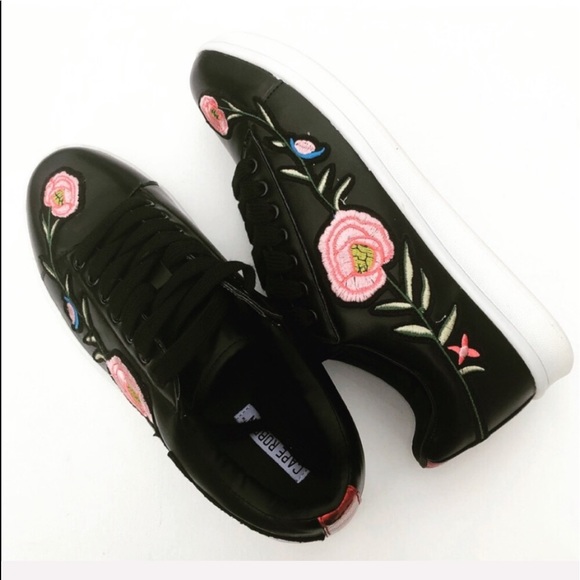 Gorgeous Sneakers With Floral Design - Picture 3 of 7